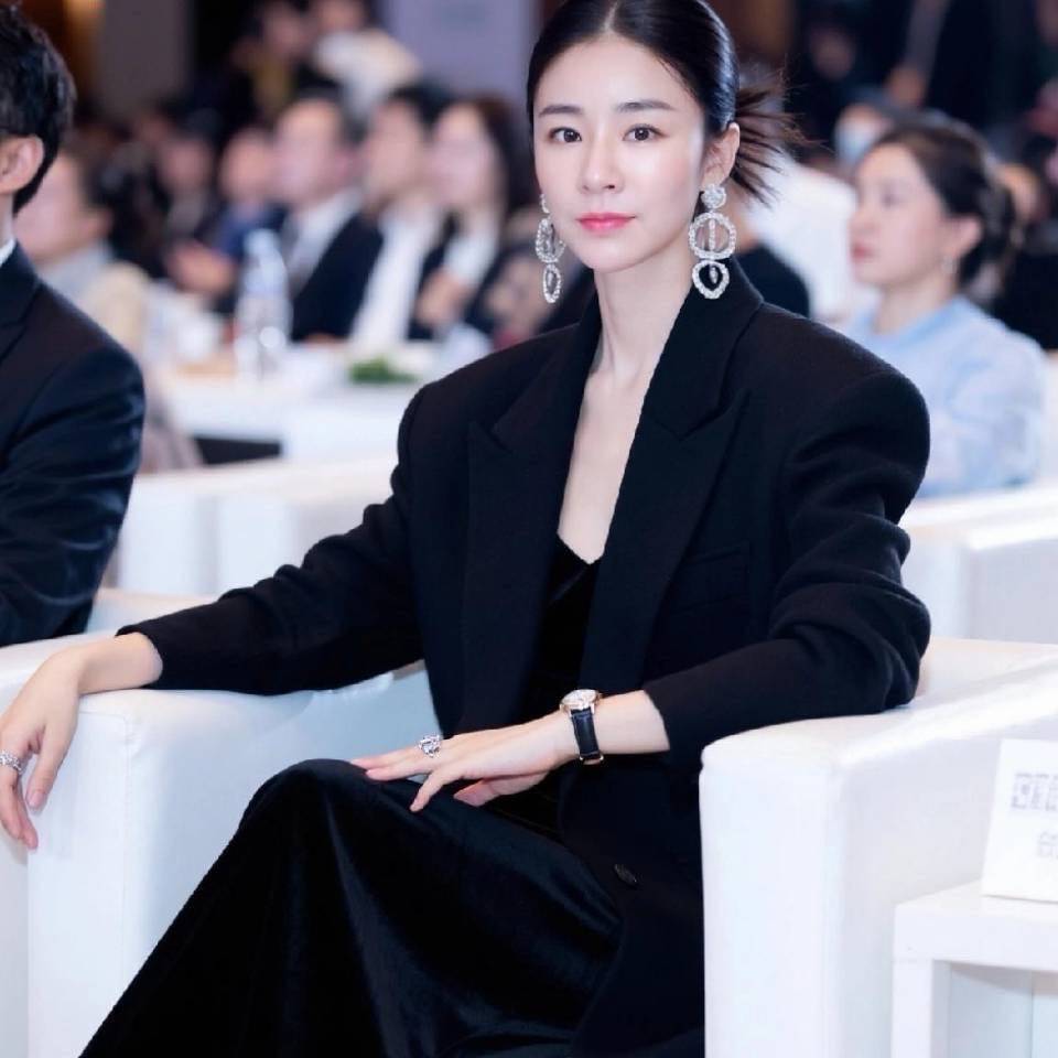 周女士
